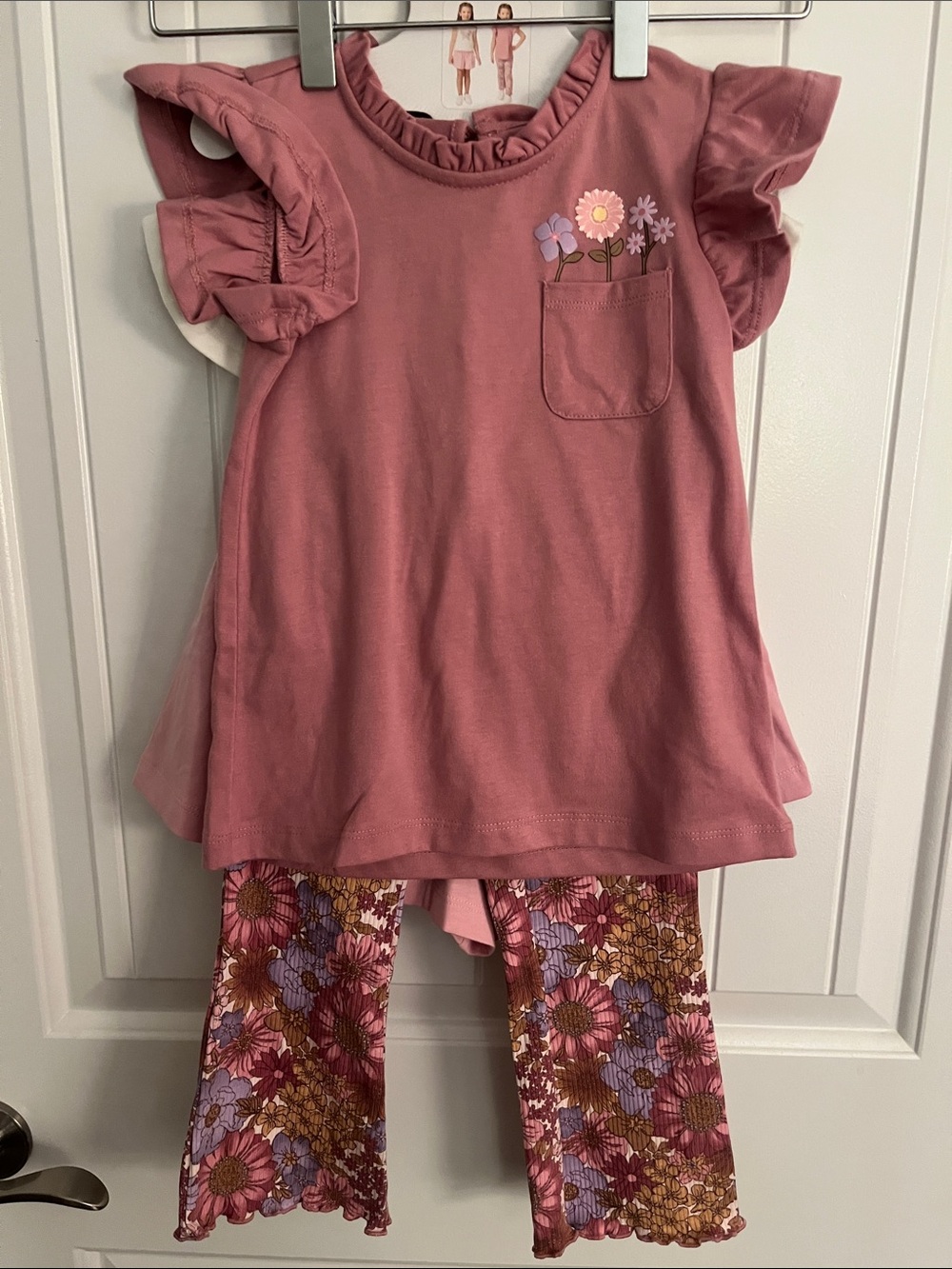 Kids Headquarters 4 piece set/ pink and whites 
Size 2T & 4T